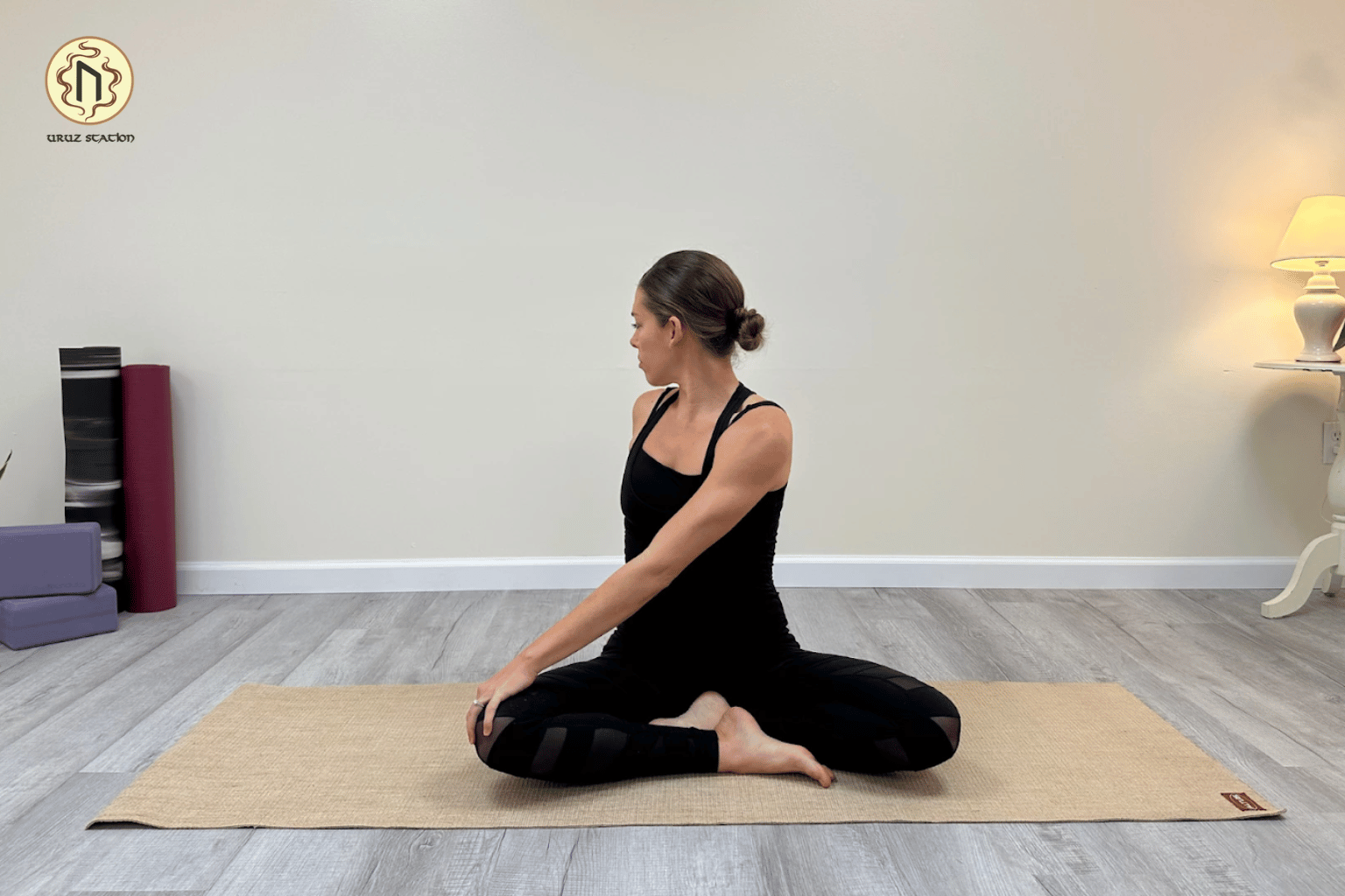 Bài yoga thải độc với chuyển động cột sống chậm